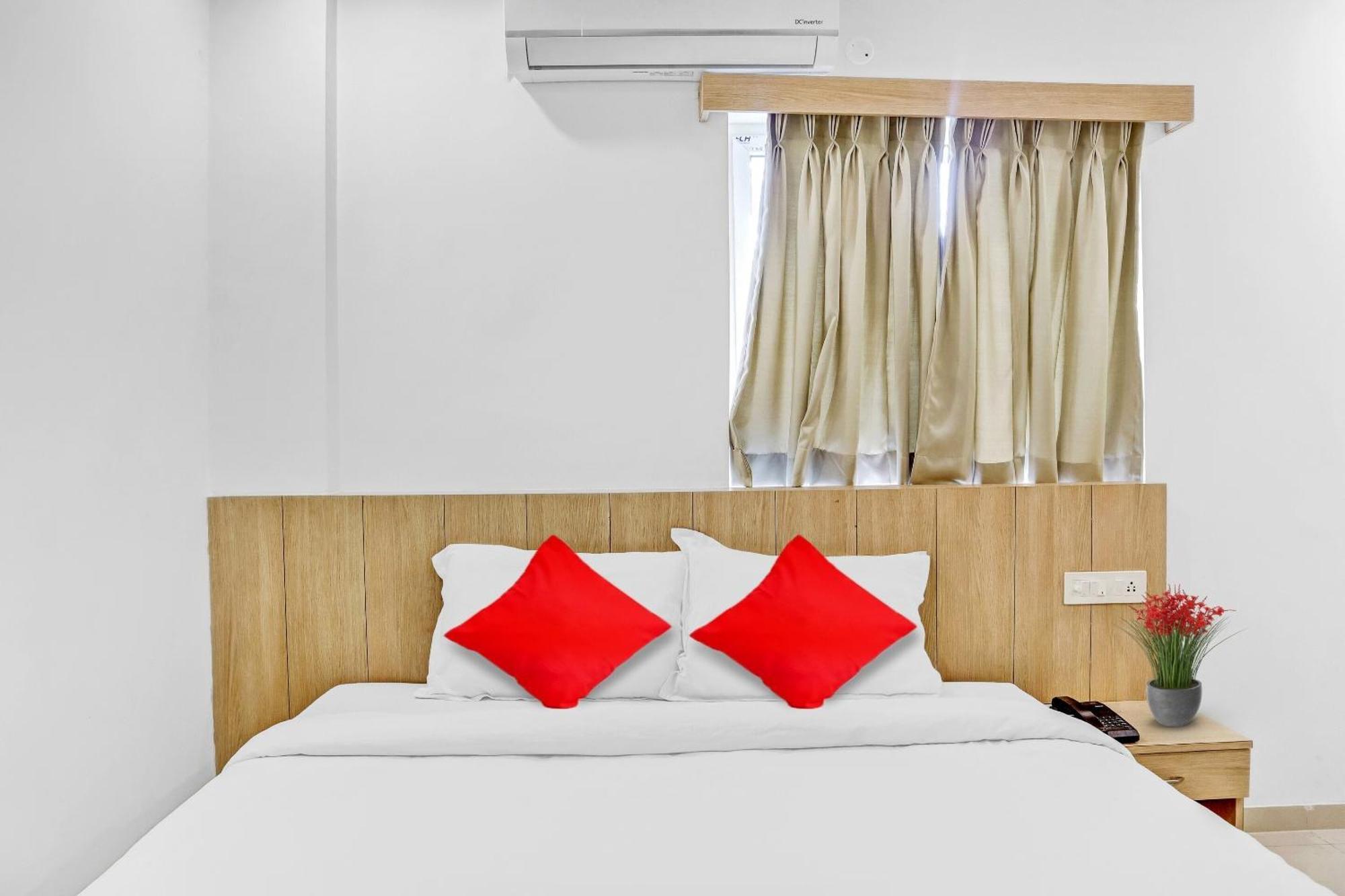 Oyo Flagship Hotel Bluemoon Warangal Exterior photo