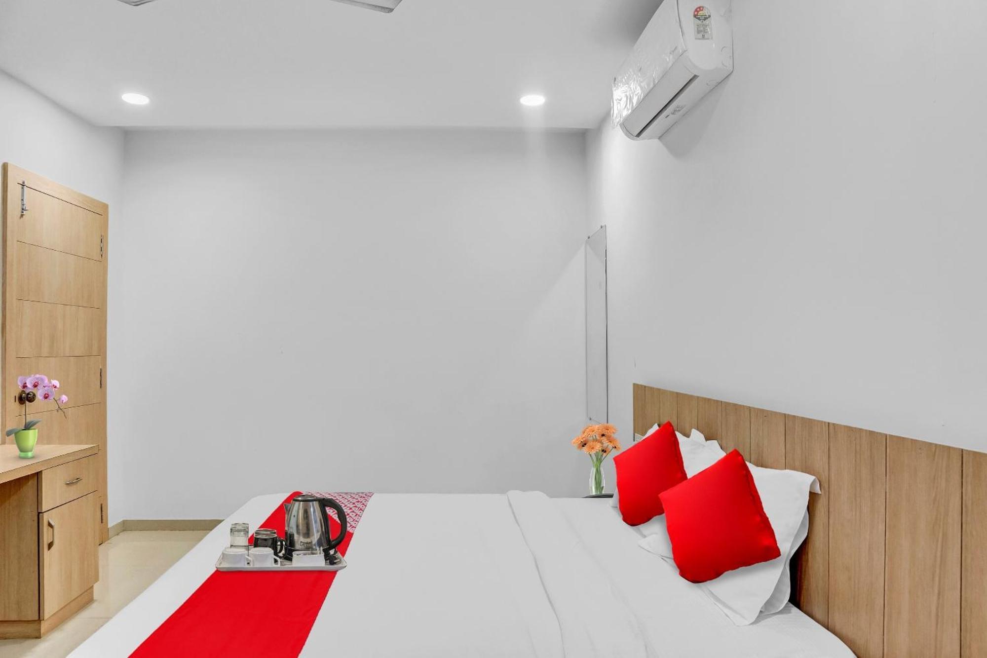 Oyo Flagship Hotel Bluemoon Warangal Exterior photo