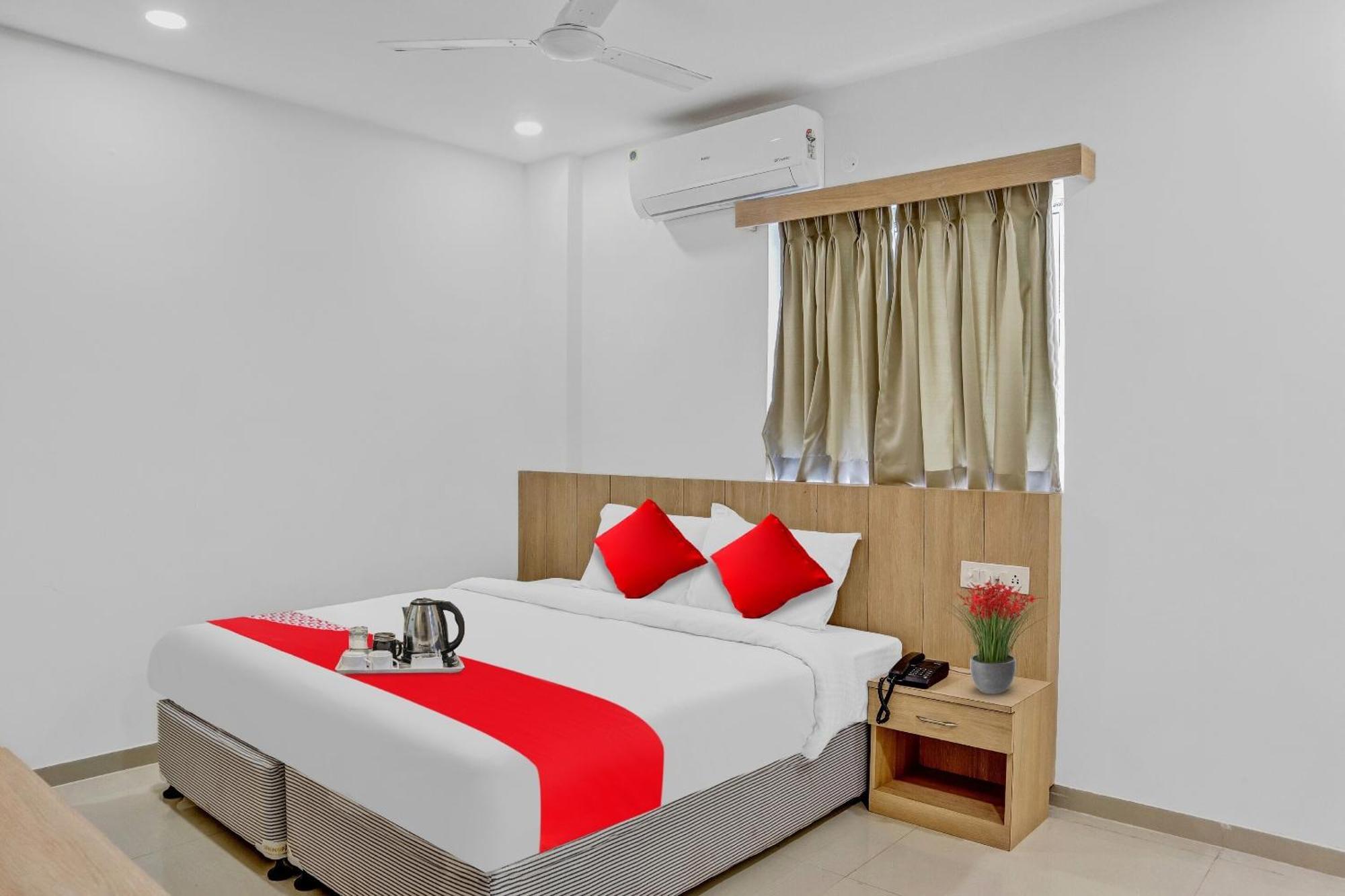 Oyo Flagship Hotel Bluemoon Warangal Exterior photo